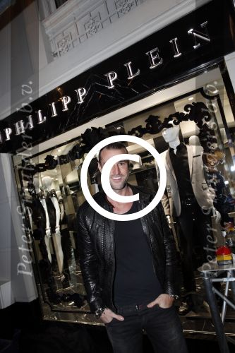 Amsterdam 7 februari 2013
Presentatie cover talkies met Olcay Gulsen en Philipp Plein erop.
Feestje is op de cd pc Hooftstraat bij cafe PC
Peter Smulders bv