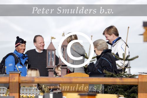 Lech, 18 Februari 2013 Fotoshoot Kon. huis in Lech tijdens de wintersportvakantie met o.a.: Koningin Beatrix, Prins Willem Alexander, Prinses Maxima, Prinses Amalia, Prinses Alexia en Prinses Ariane.
Foto Peter Smulders BV
