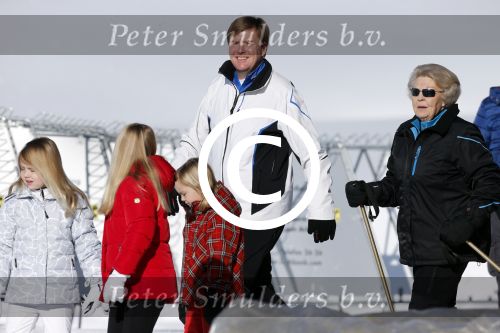 Lech, 18 Februari 2013 Fotoshoot Kon. huis in Lech tijdens de wintersportvakantie met o.a.: Koningin Beatrix, Prins Willem Alexander, Prinses Maxima, Prinses Amalia, Prinses Alexia en Prinses Ariane.
Foto Peter Smulders BV