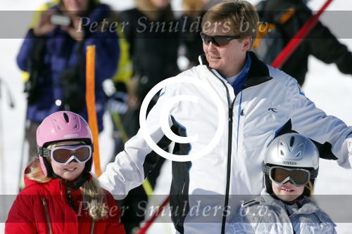 Lech, 18 Februari 2013 Fotoshoot Kon. huis in Lech tijdens de wintersportvakantie met o.a.: Koningin Beatrix, Prins Willem Alexander, Prinses Maxima, Prinses Amalia, Prinses Alexia en Prinses Ariane.
Foto Peter Smulders BV