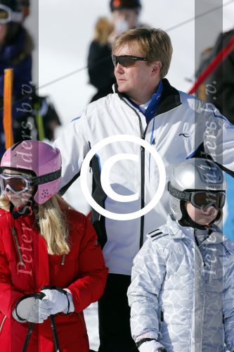 Lech, 18 Februari 2013 Fotoshoot Kon. huis in Lech tijdens de wintersportvakantie met o.a.: Koningin Beatrix, Prins Willem Alexander, Prinses Maxima, Prinses Amalia, Prinses Alexia en Prinses Ariane.
Foto Peter Smulders BV
