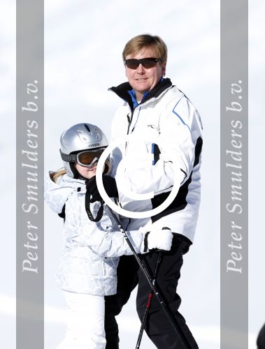 Lech, 18 Februari 2013 Fotoshoot Kon. huis in Lech tijdens de wintersportvakantie met o.a.: Koningin Beatrix, Prins Willem Alexander, Prinses Maxima, Prinses Amalia, Prinses Alexia en Prinses Ariane.
Foto Peter Smulders BV