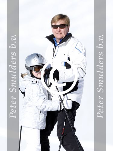 Lech, 18 Februari 2013 Fotoshoot Kon. huis in Lech tijdens de wintersportvakantie met o.a.: Koningin Beatrix, Prins Willem Alexander, Prinses Maxima, Prinses Amalia, Prinses Alexia en Prinses Ariane.
Foto Peter Smulders BV
