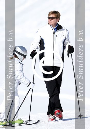 Lech, 18 Februari 2013 Fotoshoot Kon. huis in Lech tijdens de wintersportvakantie met o.a.: Koningin Beatrix, Prins Willem Alexander, Prinses Maxima, Prinses Amalia, Prinses Alexia en Prinses Ariane.
Foto Peter Smulders BV