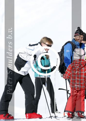 Lech, 18 Februari 2013 Fotoshoot Kon. huis in Lech tijdens de wintersportvakantie met o.a.: Koningin Beatrix, Prins Willem Alexander, Prinses Maxima, Prinses Amalia, Prinses Alexia en Prinses Ariane.
Foto Peter Smulders BV