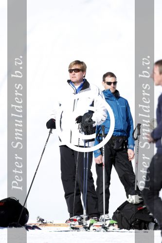 Lech, 18 Februari 2013 Fotoshoot Kon. huis in Lech tijdens de wintersportvakantie met o.a.: Koningin Beatrix, Prins Willem Alexander, Prinses Maxima, Prinses Amalia, Prinses Alexia en Prinses Ariane.
Foto Peter Smulders BV