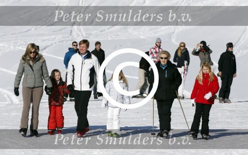 Lech, 18 Februari 2013 Fotoshoot Kon. huis in Lech tijdens de wintersportvakantie met o.a.: Koningin Beatrix, Prins Willem Alexander, Prinses Maxima, Prinses Amalia, Prinses Alexia en Prinses Ariane.
Foto Peter Smulders BV