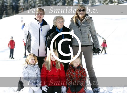 Lech, 18 Februari 2013 Fotoshoot Kon. huis in Lech tijdens de wintersportvakantie met o.a.: Koningin Beatrix, Prins Willem Alexander, Prinses Maxima, Prinses Amalia, Prinses Alexia en Prinses Ariane.
Foto Peter Smulders BV