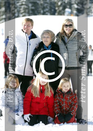 Lech, 18 Februari 2013 Fotoshoot Kon. huis in Lech tijdens de wintersportvakantie met o.a.: Koningin Beatrix, Prins Willem Alexander, Prinses Maxima, Prinses Amalia, Prinses Alexia en Prinses Ariane.
Foto Peter Smulders BV