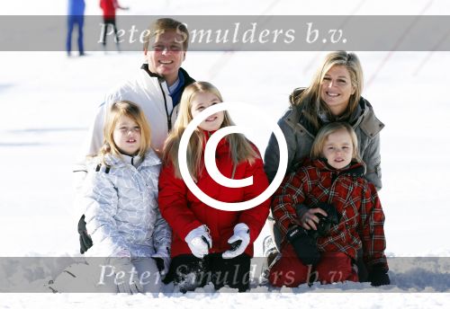 Lech, 18 Februari 2013 Fotoshoot Kon. huis in Lech tijdens de wintersportvakantie met o.a.: Koningin Beatrix, Prins Willem Alexander, Prinses Maxima, Prinses Amalia, Prinses Alexia en Prinses Ariane.
Foto Peter Smulders BV