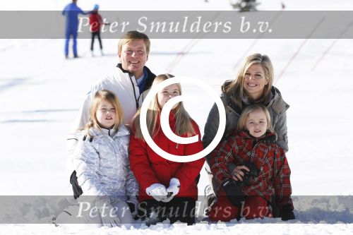 Lech, 18 Februari 2013 Fotoshoot Kon. huis in Lech tijdens de wintersportvakantie met o.a.: Koningin Beatrix, Prins Willem Alexander, Prinses Maxima, Prinses Amalia, Prinses Alexia en Prinses Ariane.
Foto Peter Smulders BV