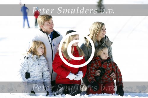 Lech, 18 Februari 2013 Fotoshoot Kon. huis in Lech tijdens de wintersportvakantie met o.a.: Koningin Beatrix, Prins Willem Alexander, Prinses Maxima, Prinses Amalia, Prinses Alexia en Prinses Ariane.
Foto Peter Smulders BV
