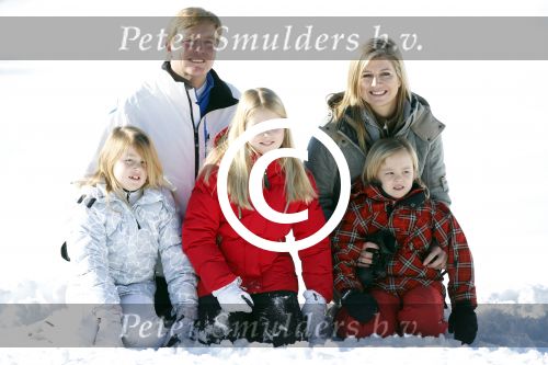 Lech, 18 Februari 2013 Fotoshoot Kon. huis in Lech tijdens de wintersportvakantie met o.a.: Koningin Beatrix, Prins Willem Alexander, Prinses Maxima, Prinses Amalia, Prinses Alexia en Prinses Ariane.
Foto Peter Smulders BV