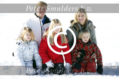 Lech, 18 Februari 2013 Fotoshoot Kon. huis in Lech tijdens de wintersportvakantie met o.a.: Koningin Beatrix, Prins Willem Alexander, Prinses Maxima, Prinses Amalia, Prinses Alexia en Prinses Ariane.
Foto Peter Smulders BV