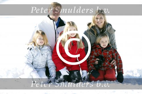 Lech, 18 Februari 2013 Fotoshoot Kon. huis in Lech tijdens de wintersportvakantie met o.a.: Koningin Beatrix, Prins Willem Alexander, Prinses Maxima, Prinses Amalia, Prinses Alexia en Prinses Ariane.
Foto Peter Smulders BV