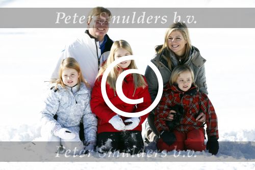 Lech, 18 Februari 2013 Fotoshoot Kon. huis in Lech tijdens de wintersportvakantie met o.a.: Koningin Beatrix, Prins Willem Alexander, Prinses Maxima, Prinses Amalia, Prinses Alexia en Prinses Ariane.
Foto Peter Smulders BV