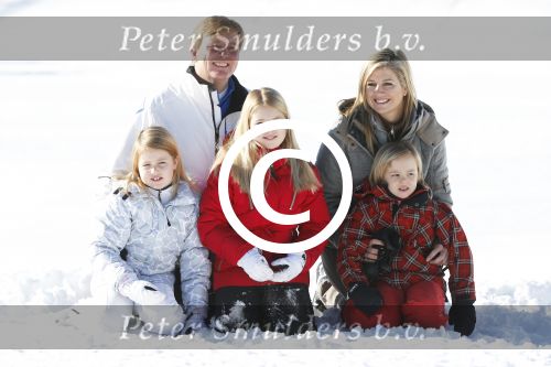 Lech, 18 Februari 2013 Fotoshoot Kon. huis in Lech tijdens de wintersportvakantie met o.a.: Koningin Beatrix, Prins Willem Alexander, Prinses Maxima, Prinses Amalia, Prinses Alexia en Prinses Ariane.
Foto Peter Smulders BV
