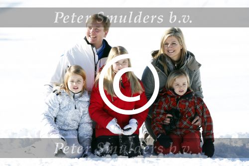 Lech, 18 Februari 2013 Fotoshoot Kon. huis in Lech tijdens de wintersportvakantie met o.a.: Koningin Beatrix, Prins Willem Alexander, Prinses Maxima, Prinses Amalia, Prinses Alexia en Prinses Ariane.
Foto Peter Smulders BV