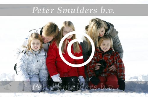 Lech, 18 Februari 2013 Fotoshoot Kon. huis in Lech tijdens de wintersportvakantie met o.a.: Koningin Beatrix, Prins Willem Alexander, Prinses Maxima, Prinses Amalia, Prinses Alexia en Prinses Ariane.
Foto Peter Smulders BV