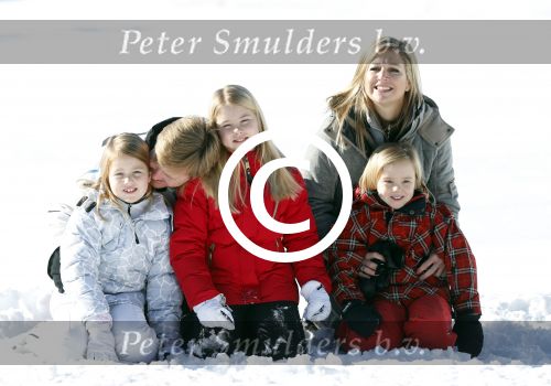 Lech, 18 Februari 2013 Fotoshoot Kon. huis in Lech tijdens de wintersportvakantie met o.a.: Koningin Beatrix, Prins Willem Alexander, Prinses Maxima, Prinses Amalia, Prinses Alexia en Prinses Ariane.
Foto Peter Smulders BV