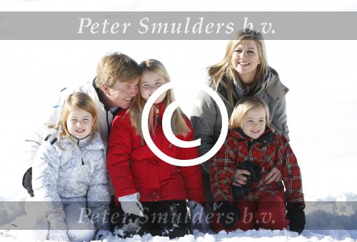 Lech, 18 Februari 2013 Fotoshoot Kon. huis in Lech tijdens de wintersportvakantie met o.a.: Koningin Beatrix, Prins Willem Alexander, Prinses Maxima, Prinses Amalia, Prinses Alexia en Prinses Ariane.
Foto Peter Smulders BV