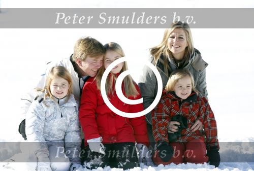 Lech, 18 Februari 2013 Fotoshoot Kon. huis in Lech tijdens de wintersportvakantie met o.a.: Koningin Beatrix, Prins Willem Alexander, Prinses Maxima, Prinses Amalia, Prinses Alexia en Prinses Ariane.
Foto Peter Smulders BV