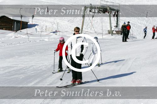 Lech, 18 Februari 2013 Fotoshoot Kon. huis in Lech tijdens de wintersportvakantie met o.a.: Koningin Beatrix, Prins Willem Alexander, Prinses Maxima, Prinses Amalia, Prinses Alexia en Prinses Ariane.
Foto Peter Smulders BV