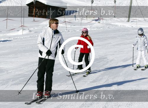 Lech, 18 Februari 2013 Fotoshoot Kon. huis in Lech tijdens de wintersportvakantie met o.a.: Koningin Beatrix, Prins Willem Alexander, Prinses Maxima, Prinses Amalia, Prinses Alexia en Prinses Ariane.
Foto Peter Smulders BV