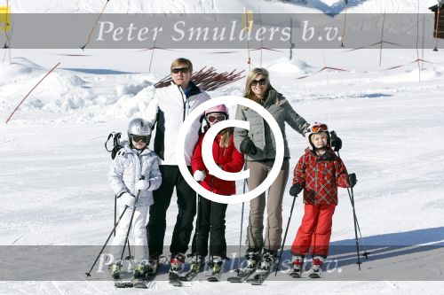 Lech, 18 Februari 2013 Fotoshoot Kon. huis in Lech tijdens de wintersportvakantie met o.a.: Koningin Beatrix, Prins Willem Alexander, Prinses Maxima, Prinses Amalia, Prinses Alexia en Prinses Ariane.
Foto Peter Smulders BV