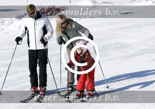 Lech, 18 Februari 2013 Fotoshoot Kon. huis in Lech tijdens de wintersportvakantie met o.a.: Koningin Beatrix, Prins Willem Alexander, Prinses Maxima, Prinses Amalia, Prinses Alexia en Prinses Ariane.
Foto Peter Smulders BV