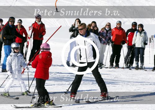 Lech, 18 Februari 2013 Fotoshoot Kon. huis in Lech tijdens de wintersportvakantie met o.a.: Koningin Beatrix, Prins Willem Alexander, Prinses Maxima, Prinses Amalia, Prinses Alexia en Prinses Ariane.
Foto Peter Smulders BV