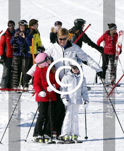 Lech, 18 Februari 2013 Fotoshoot Kon. huis in Lech tijdens de wintersportvakantie met o.a.: Koningin Beatrix, Prins Willem Alexander, Prinses Maxima, Prinses Amalia, Prinses Alexia en Prinses Ariane.
Foto Peter Smulders BV