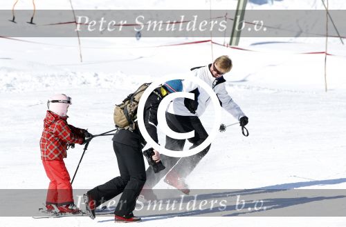 Lech, 18 Februari 2013 Fotoshoot Kon. huis in Lech tijdens de wintersportvakantie met o.a.: Koningin Beatrix, Prins Willem Alexander, Prinses Maxima, Prinses Amalia, Prinses Alexia en Prinses Ariane.
Foto Peter Smulders BV