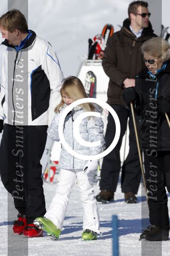 Lech, 18 Februari 2013 Fotoshoot Kon. huis in Lech tijdens de wintersportvakantie met o.a.: Koningin Beatrix, Prins Willem Alexander, Prinses Maxima, Prinses Amalia, Prinses Alexia en Prinses Ariane.
Foto Peter Smulders BV