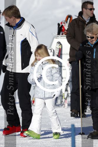 Lech, 18 Februari 2013 Fotoshoot Kon. huis in Lech tijdens de wintersportvakantie met o.a.: Koningin Beatrix, Prins Willem Alexander, Prinses Maxima, Prinses Amalia, Prinses Alexia en Prinses Ariane.
Foto Peter Smulders BV