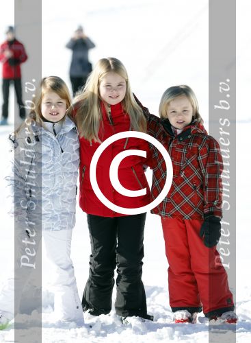 Lech, 18 Februari 2013 Fotoshoot Kon. huis in Lech tijdens de wintersportvakantie met o.a.: Koningin Beatrix, Prins Willem Alexander, Prinses Maxima, Prinses Amalia, Prinses Alexia en Prinses Ariane.
Foto Peter Smulders BV