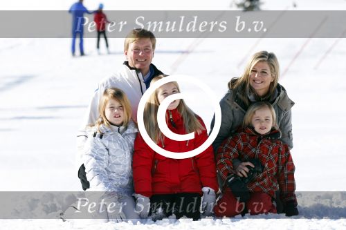 Lech, 18 Februari 2013 Fotoshoot Kon. huis in Lech tijdens de wintersportvakantie met o.a.: Koningin Beatrix, Prins Willem Alexander, Prinses Maxima, Prinses Amalia, Prinses Alexia en Prinses Ariane.
Foto Peter Smulders BV