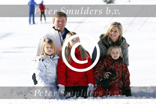 Lech, 18 Februari 2013 Fotoshoot Kon. huis in Lech tijdens de wintersportvakantie met o.a.: Koningin Beatrix, Prins Willem Alexander, Prinses Maxima, Prinses Amalia, Prinses Alexia en Prinses Ariane.
Foto Peter Smulders BV