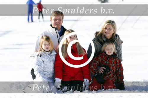 Lech, 18 Februari 2013 Fotoshoot Kon. huis in Lech tijdens de wintersportvakantie met o.a.: Koningin Beatrix, Prins Willem Alexander, Prinses Maxima, Prinses Amalia, Prinses Alexia en Prinses Ariane.
Foto Peter Smulders BV