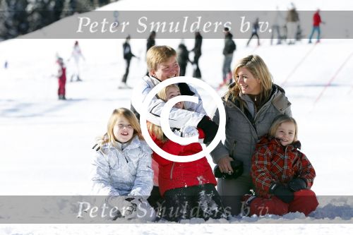 Lech, 18 Februari 2013 Fotoshoot Kon. huis in Lech tijdens de wintersportvakantie met o.a.: Koningin Beatrix, Prins Willem Alexander, Prinses Maxima, Prinses Amalia, Prinses Alexia en Prinses Ariane.
Foto Peter Smulders BV