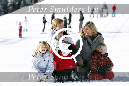 Lech, 18 Februari 2013 Fotoshoot Kon. huis in Lech tijdens de wintersportvakantie met o.a.: Koningin Beatrix, Prins Willem Alexander, Prinses Maxima, Prinses Amalia, Prinses Alexia en Prinses Ariane.
Foto Peter Smulders BV