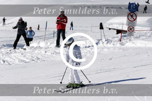 Lech, 18 Februari 2013 Fotoshoot Kon. huis in Lech tijdens de wintersportvakantie met o.a.: Koningin Beatrix, Prins Willem Alexander, Prinses Maxima, Prinses Amalia, Prinses Alexia en Prinses Ariane.
Foto Peter Smulders BV