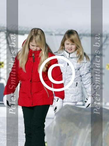 Lech, 18 Februari 2013 Fotoshoot Kon. huis in Lech tijdens de wintersportvakantie met o.a.: Koningin Beatrix, Prins Willem Alexander, Prinses Maxima, Prinses Amalia, Prinses Alexia en Prinses Ariane.
Foto Peter Smulders BV