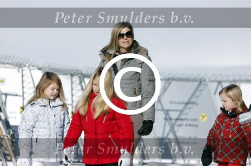 Lech, 18 Februari 2013 Fotoshoot Kon. huis in Lech tijdens de wintersportvakantie met o.a.: Koningin Beatrix, Prins Willem Alexander, Prinses Maxima, Prinses Amalia, Prinses Alexia en Prinses Ariane.
Foto Peter Smulders BV
