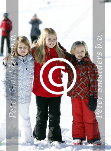 Lech, 18 Februari 2013 Fotoshoot Kon. huis in Lech tijdens de wintersportvakantie met o.a.: Koningin Beatrix, Prins Willem Alexander, Prinses Maxima, Prinses Amalia, Prinses Alexia en Prinses Ariane.
Foto Peter Smulders BV