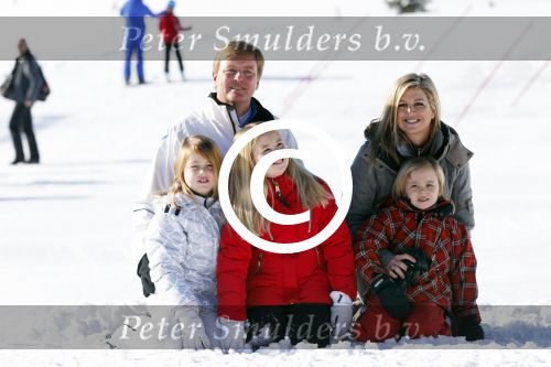 Lech, 18 Februari 2013 Fotoshoot Kon. huis in Lech tijdens de wintersportvakantie met o.a.: Koningin Beatrix, Prins Willem Alexander, Prinses Maxima, Prinses Amalia, Prinses Alexia en Prinses Ariane.
Foto Peter Smulders BV