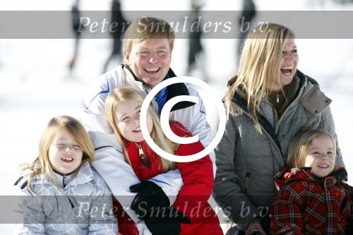 Lech, 18 Februari 2013 Fotoshoot Kon. huis in Lech tijdens de wintersportvakantie met o.a.: Koningin Beatrix, Prins Willem Alexander, Prinses Maxima, Prinses Amalia, Prinses Alexia en Prinses Ariane.
Foto Peter Smulders BV