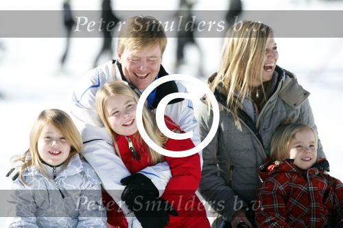 Lech, 18 Februari 2013 Fotoshoot Kon. huis in Lech tijdens de wintersportvakantie met o.a.: Koningin Beatrix, Prins Willem Alexander, Prinses Maxima, Prinses Amalia, Prinses Alexia en Prinses Ariane.
Foto Peter Smulders BV