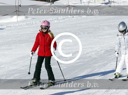 Lech, 18 Februari 2013 Fotoshoot Kon. huis in Lech tijdens de wintersportvakantie met o.a.: Koningin Beatrix, Prins Willem Alexander, Prinses Maxima, Prinses Amalia, Prinses Alexia en Prinses Ariane.
Foto Peter Smulders BV