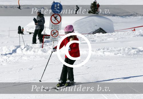 Lech, 18 Februari 2013 Fotoshoot Kon. huis in Lech tijdens de wintersportvakantie met o.a.: Koningin Beatrix, Prins Willem Alexander, Prinses Maxima, Prinses Amalia, Prinses Alexia en Prinses Ariane.
Foto Peter Smulders BV